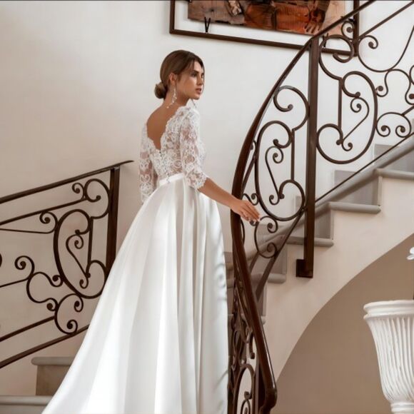 IS-NWT Elegant Long Sleeve Wedding Dresses V-Neck Satin A-Line Bridal Gown - Picture 3 of 7